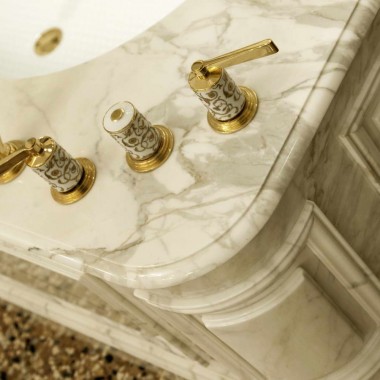 top bagno e accessori in marmo calacatta 11