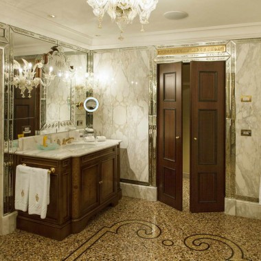 interni bagno in marmo calacatta 14